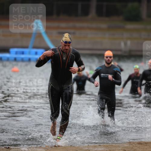 14.09.2025 - Stadtparktriathlon Michael Strokosch http://msf.ph/oto/8864497 14.09.2025 08:52:35 Schwimmen 321, 336, 360 meine-sportfotos.de