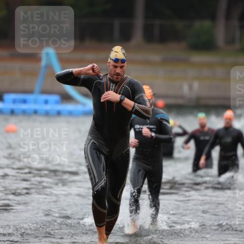 14.09.2025 - Stadtparktriathlon Michael Strokosch http://msf.ph/oto/8864501 14.09.2025 08:52:35 Schwimmen 321, 336, 360 meine-sportfotos.de