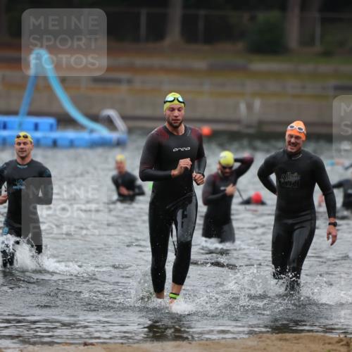 14.09.2025 - Stadtparktriathlon Michael Strokosch http://msf.ph/oto/8864530 14.09.2025 08:52:43 Schwimmen 320, 321, 348, 353, 360, 369 meine-sportfotos.de