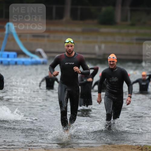 14.09.2025 - Stadtparktriathlon Michael Strokosch http://msf.ph/oto/8864533 14.09.2025 08:52:43 Schwimmen 320, 321, 348, 353, 360, 369 meine-sportfotos.de
