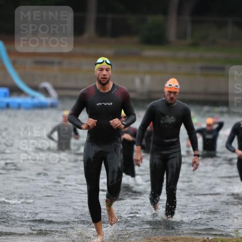 14.09.2025 - Stadtparktriathlon Michael Strokosch http://msf.ph/oto/8864538 14.09.2025 08:52:44 Schwimmen 320, 321, 348, 353, 360, 369 meine-sportfotos.de