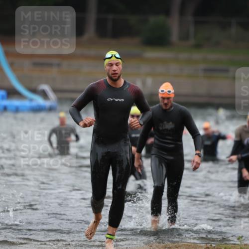 14.09.2025 - Stadtparktriathlon Michael Strokosch http://msf.ph/oto/8864539 14.09.2025 08:52:44 Schwimmen 320, 321, 348, 353, 360, 369 meine-sportfotos.de