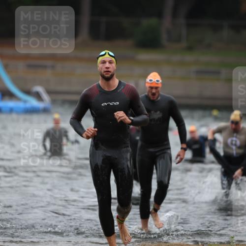 14.09.2025 - Stadtparktriathlon Michael Strokosch http://msf.ph/oto/8864541 14.09.2025 08:52:45 Schwimmen 320, 348, 353, 360, 369 meine-sportfotos.de