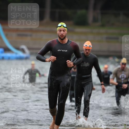 14.09.2025 - Stadtparktriathlon Michael Strokosch http://msf.ph/oto/8864543 14.09.2025 08:52:45 Schwimmen 320, 348, 353, 360, 369 meine-sportfotos.de
