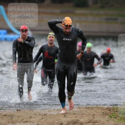 14.09.2025 - Stadtparktriathlon Michael Strokosch http://msf.ph/oto/8864582 14.09.2025 08:53:02 Schwimmen 303, 306, 313, 319, 359, 367 meine-sportfotos.de