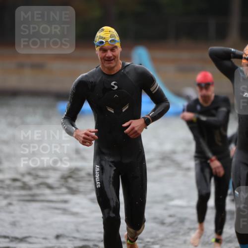 14.09.2025 - Stadtparktriathlon Michael Strokosch http://msf.ph/oto/8864586 14.09.2025 08:53:03 Schwimmen 303, 306, 313, 319, 359, 367 meine-sportfotos.de