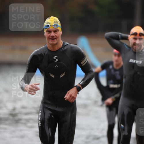 14.09.2025 - Stadtparktriathlon Michael Strokosch http://msf.ph/oto/8864591 14.09.2025 08:53:04 Schwimmen 303, 306, 313, 317, 319, 359, 367 meine-sportfotos.de