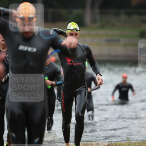 14.09.2025 - Stadtparktriathlon Michael Strokosch http://msf.ph/oto/8864597 14.09.2025 08:53:05 Schwimmen 303, 306, 313, 317, 319, 359, 367 meine-sportfotos.de