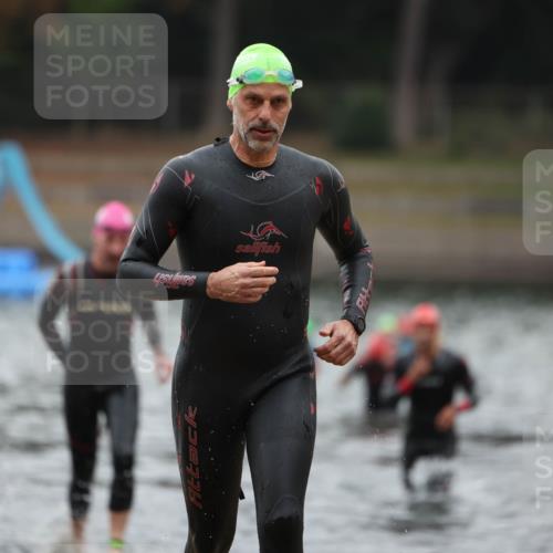 14.09.2025 - Stadtparktriathlon Michael Strokosch http://msf.ph/oto/8864608 14.09.2025 08:53:12 Schwimmen 303, 306, 317, 359, 367, 378 meine-sportfotos.de