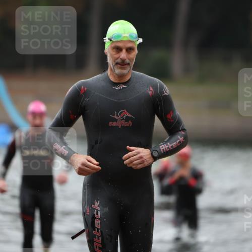 14.09.2025 - Stadtparktriathlon Michael Strokosch http://msf.ph/oto/8864611 14.09.2025 08:53:12 Schwimmen 303, 306, 317, 359, 367, 378 meine-sportfotos.de