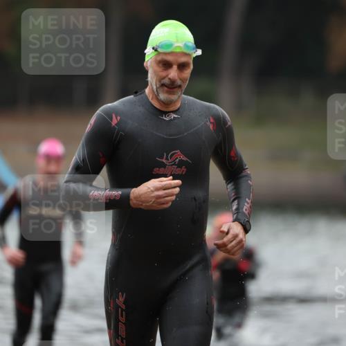 14.09.2025 - Stadtparktriathlon Michael Strokosch http://msf.ph/oto/8864613 14.09.2025 08:53:12 Schwimmen 303, 306, 317, 359, 367, 378 meine-sportfotos.de