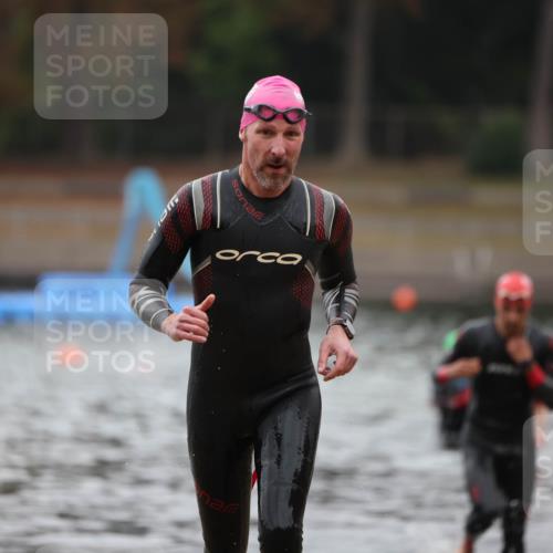 14.09.2025 - Stadtparktriathlon Michael Strokosch http://msf.ph/oto/8864625 14.09.2025 08:53:15 Schwimmen 317, 359, 378 meine-sportfotos.de