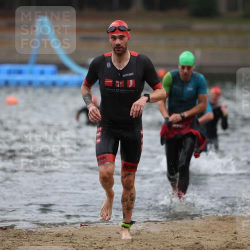 14.09.2025 - Stadtparktriathlon Michael Strokosch http://msf.ph/oto/8864657 14.09.2025 08:53:26 Schwimmen 356, 357, 476, 480 meine-sportfotos.de