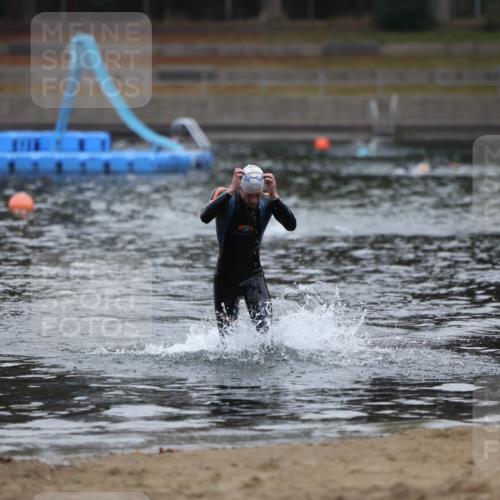 14.09.2025 - Stadtparktriathlon Michael Strokosch http://msf.ph/oto/8864850 14.09.2025 08:59:21 Schwimmen 413 meine-sportfotos.de
