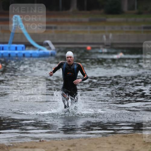 14.09.2025 - Stadtparktriathlon Michael Strokosch http://msf.ph/oto/8864852 14.09.2025 08:59:22 Schwimmen 413 meine-sportfotos.de