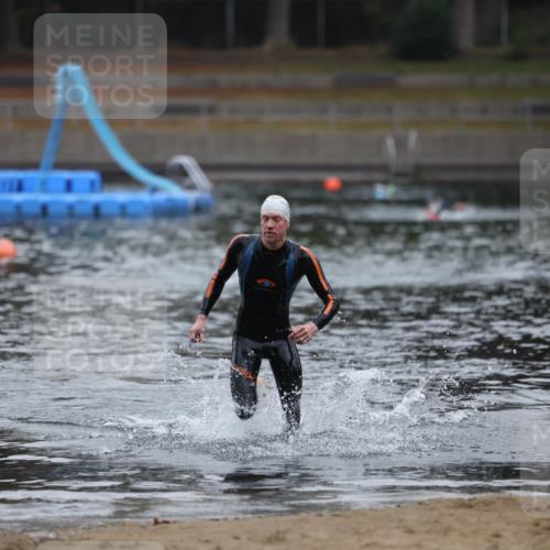 14.09.2025 - Stadtparktriathlon Michael Strokosch http://msf.ph/oto/8864855 14.09.2025 08:59:22 Schwimmen 413 meine-sportfotos.de