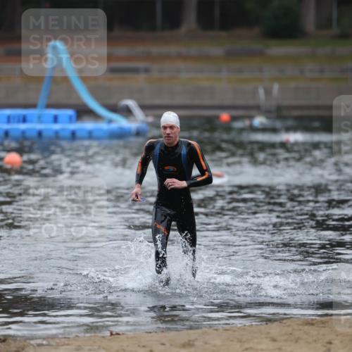 14.09.2025 - Stadtparktriathlon Michael Strokosch http://msf.ph/oto/8864857 14.09.2025 08:59:22 Schwimmen 413 meine-sportfotos.de