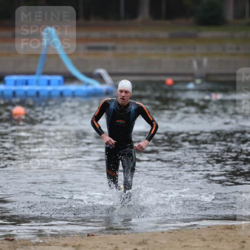 14.09.2025 - Stadtparktriathlon Michael Strokosch http://msf.ph/oto/8864860 14.09.2025 08:59:23 Schwimmen 413 meine-sportfotos.de
