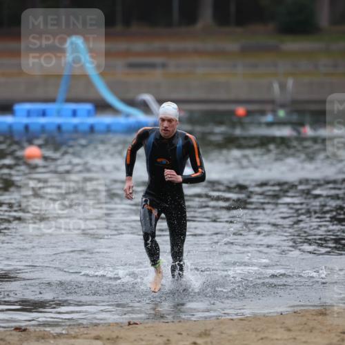 14.09.2025 - Stadtparktriathlon Michael Strokosch http://msf.ph/oto/8864861 14.09.2025 08:59:23 Schwimmen 413 meine-sportfotos.de