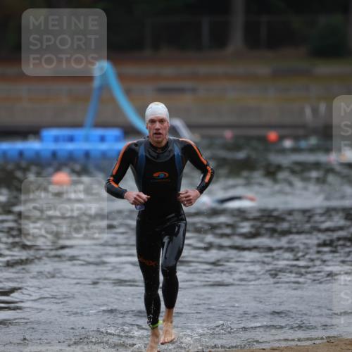 14.09.2025 - Stadtparktriathlon Michael Strokosch http://msf.ph/oto/8864868 14.09.2025 08:59:24 Schwimmen 413 meine-sportfotos.de