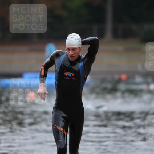 14.09.2025 - Stadtparktriathlon Michael Strokosch http://msf.ph/oto/8864880 14.09.2025 08:59:26 Schwimmen 413 meine-sportfotos.de
