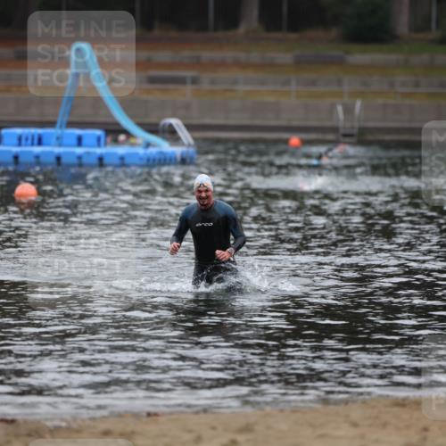 14.09.2025 - Stadtparktriathlon Michael Strokosch http://msf.ph/oto/8864893 14.09.2025 08:59:37 Schwimmen 414 meine-sportfotos.de