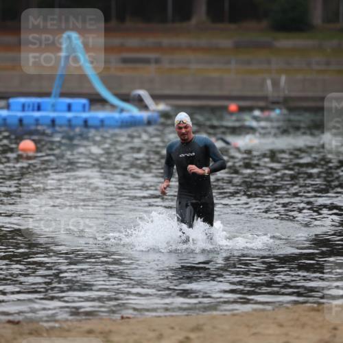 14.09.2025 - Stadtparktriathlon Michael Strokosch http://msf.ph/oto/8864900 14.09.2025 08:59:39 Schwimmen 414 meine-sportfotos.de
