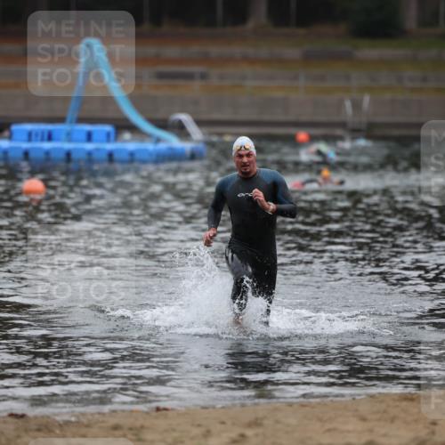 14.09.2025 - Stadtparktriathlon Michael Strokosch http://msf.ph/oto/8864903 14.09.2025 08:59:40 Schwimmen 414 meine-sportfotos.de