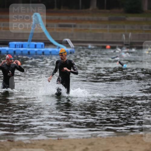 14.09.2025 - Stadtparktriathlon Michael Strokosch http://msf.ph/oto/8864940 14.09.2025 09:00:08 Schwimmen 405 meine-sportfotos.de