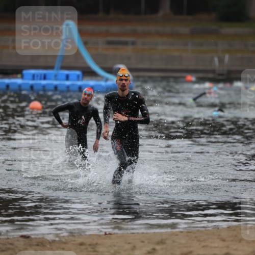 14.09.2025 - Stadtparktriathlon Michael Strokosch http://msf.ph/oto/8864944 14.09.2025 09:00:11 Schwimmen 405, 416 meine-sportfotos.de