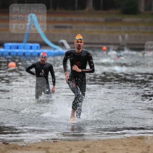 14.09.2025 - Stadtparktriathlon Michael Strokosch http://msf.ph/oto/8864947 14.09.2025 09:00:12 Schwimmen 405, 416 meine-sportfotos.de