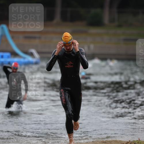 14.09.2025 - Stadtparktriathlon Michael Strokosch http://msf.ph/oto/8864956 14.09.2025 09:00:13 Schwimmen 405, 416 meine-sportfotos.de