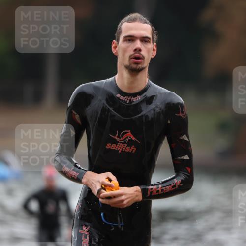 14.09.2025 - Stadtparktriathlon Michael Strokosch http://msf.ph/oto/8864971 14.09.2025 09:00:16 Schwimmen 405, 416 meine-sportfotos.de