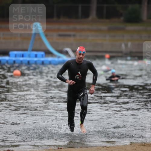 14.09.2025 - Stadtparktriathlon Michael Strokosch http://msf.ph/oto/8864979 14.09.2025 09:00:18 Schwimmen 405, 416 meine-sportfotos.de