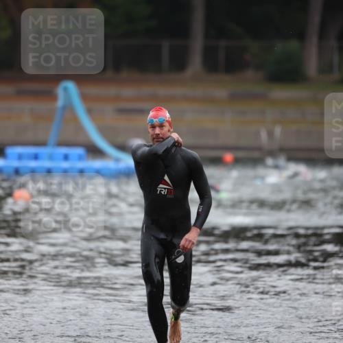 14.09.2025 - Stadtparktriathlon Michael Strokosch http://msf.ph/oto/8864988 14.09.2025 09:00:20 Schwimmen 416 meine-sportfotos.de