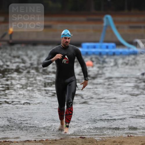 14.09.2025 - Stadtparktriathlon Michael Strokosch http://msf.ph/oto/8865025 14.09.2025 09:00:38 Schwimmen 435 meine-sportfotos.de