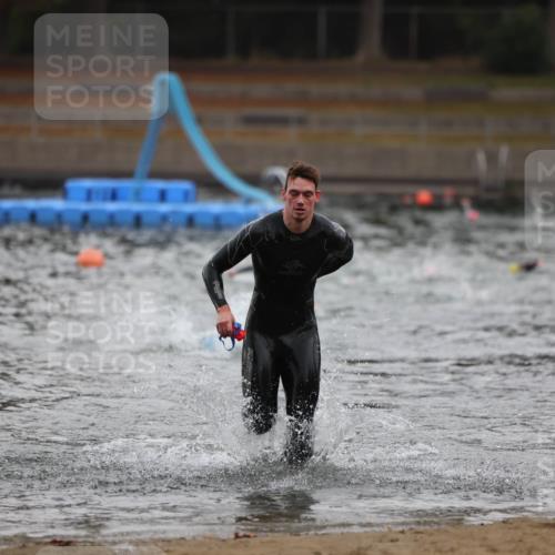 14.09.2025 - Stadtparktriathlon Michael Strokosch http://msf.ph/oto/8865074 14.09.2025 09:01:02 Schwimmen 394, 408, 431 meine-sportfotos.de