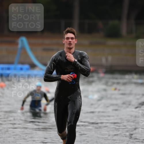 14.09.2025 - Stadtparktriathlon Michael Strokosch http://msf.ph/oto/8865081 14.09.2025 09:01:04 Schwimmen 394, 431 meine-sportfotos.de