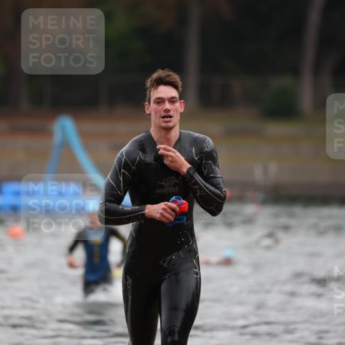 14.09.2025 - Stadtparktriathlon Michael Strokosch http://msf.ph/oto/8865084 14.09.2025 09:01:04 Schwimmen 394, 431 meine-sportfotos.de