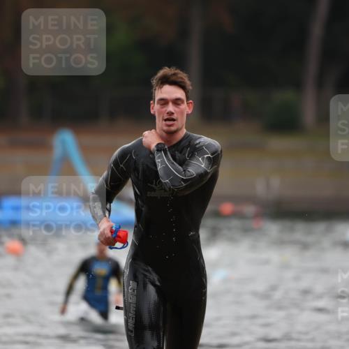 14.09.2025 - Stadtparktriathlon Michael Strokosch http://msf.ph/oto/8865086 14.09.2025 09:01:05 Schwimmen 394, 431 meine-sportfotos.de