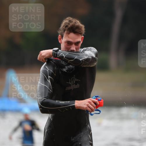 14.09.2025 - Stadtparktriathlon Michael Strokosch http://msf.ph/oto/8865092 14.09.2025 09:01:06 Schwimmen 394, 431 meine-sportfotos.de