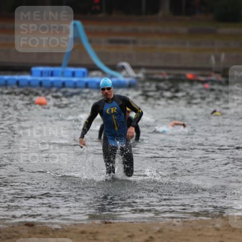 14.09.2025 - Stadtparktriathlon Michael Strokosch http://msf.ph/oto/8865097 14.09.2025 09:01:09 Schwimmen 394, 431 meine-sportfotos.de