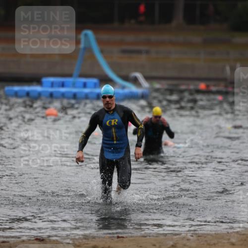14.09.2025 - Stadtparktriathlon Michael Strokosch http://msf.ph/oto/8865105 14.09.2025 09:01:09 Schwimmen 394, 431 meine-sportfotos.de