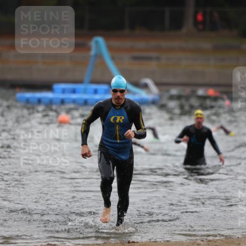 14.09.2025 - Stadtparktriathlon Michael Strokosch http://msf.ph/oto/8865110 14.09.2025 09:01:11 Schwimmen 403, 431, 436 meine-sportfotos.de