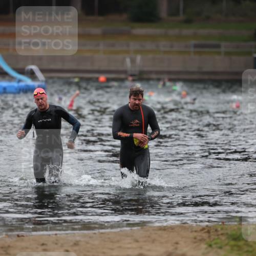 14.09.2025 - Stadtparktriathlon Michael Strokosch http://msf.ph/oto/8865252 14.09.2025 09:02:13 Schwimmen 380, 419 meine-sportfotos.de