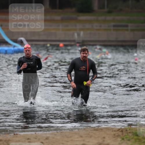 14.09.2025 - Stadtparktriathlon Michael Strokosch http://msf.ph/oto/8865253 14.09.2025 09:02:13 Schwimmen 380, 419 meine-sportfotos.de
