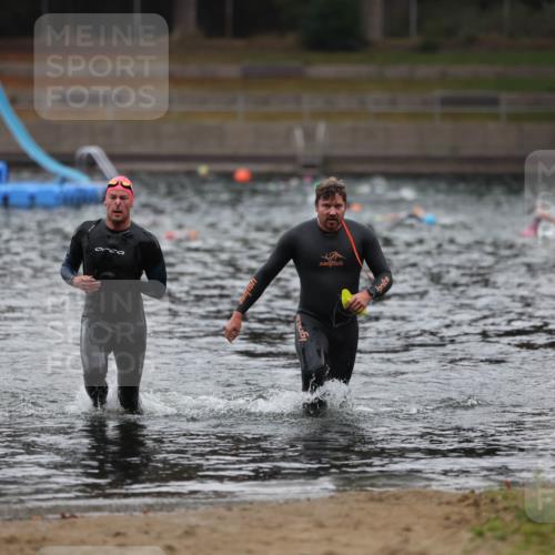 14.09.2025 - Stadtparktriathlon Michael Strokosch http://msf.ph/oto/8865255 14.09.2025 09:02:14 Schwimmen 380, 419 meine-sportfotos.de