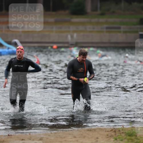 14.09.2025 - Stadtparktriathlon Michael Strokosch http://msf.ph/oto/8865258 14.09.2025 09:02:15 Schwimmen 380, 419 meine-sportfotos.de