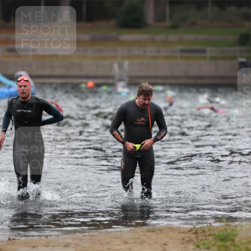 14.09.2025 - Stadtparktriathlon Michael Strokosch http://msf.ph/oto/8865259 14.09.2025 09:02:15 Schwimmen 380, 419 meine-sportfotos.de