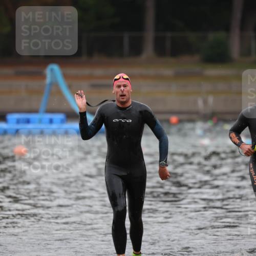 14.09.2025 - Stadtparktriathlon Michael Strokosch http://msf.ph/oto/8865268 14.09.2025 09:02:18 Schwimmen 380, 419 meine-sportfotos.de
